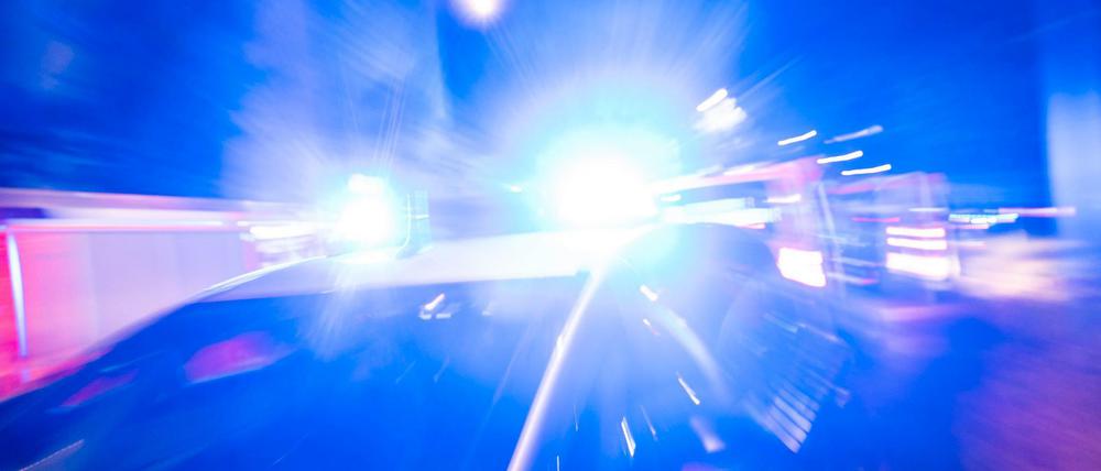 Ein Autofahrer durchbrach am Freitag auf der A114 zwei Mal die Mittelleitplanke. Zwei Menschen wurden verletzt, ein Mann steht unter Schock.