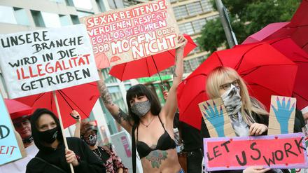 Sexarbeiterinnen protestieren 2020 gegen die Folgen der Coronaauflagen für ihre Branche.