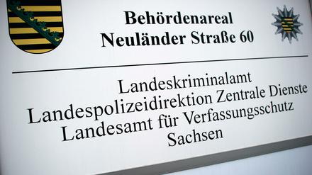 Das Behördenareal mit dem LKA, der Landespolizeidirektion Zentrale Dienste und dem Landesamt für Verfassungsschutz Sachsen im Jahr 2012.