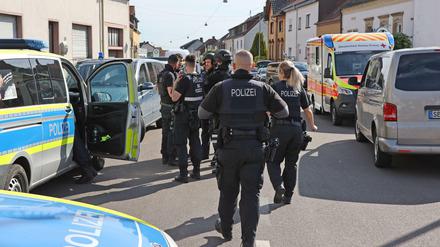 Polizisten haben die Wohnung in Saarbrücken-Klarenthal gestürmt. Der Schütze ist tot.