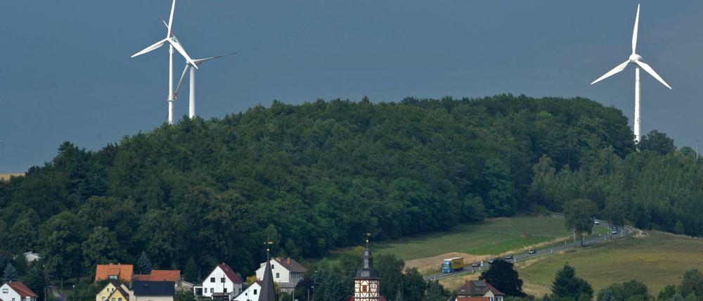Windräder könnten bald näher an Gemeinden heranrücken. 