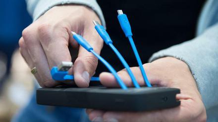 Ab Mitte 2024 brauchen Verbraucher zum Laden nur noch USB-C Kabel.