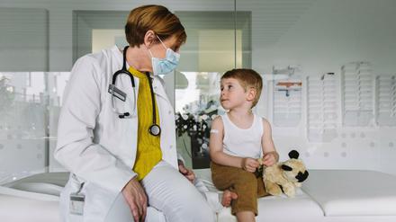 Knapp 30 Prozent der ambulanten Kinderärzte in Berlin könnten bald in Rente gehen. 