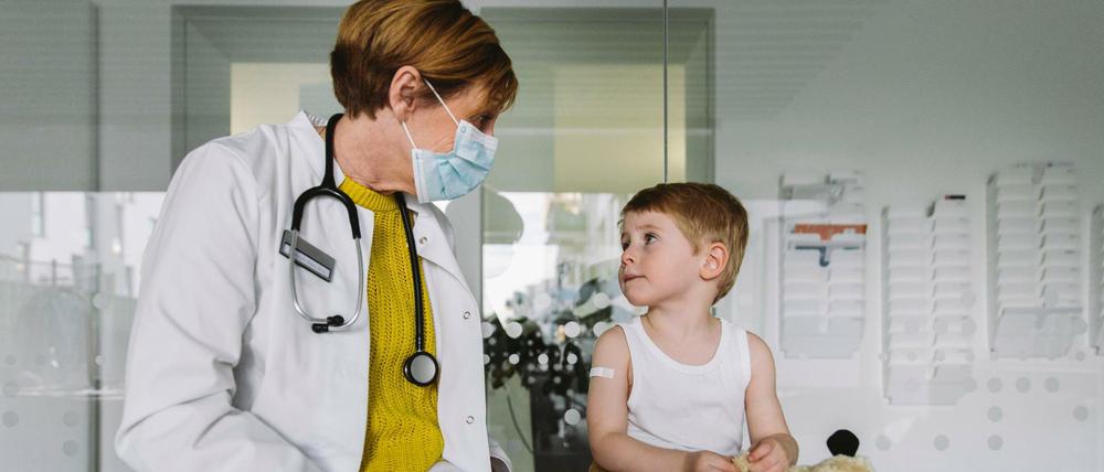 Knapp 30 Prozent der ambulanten Kinderärzte in Berlin könnten bald in Rente gehen.
