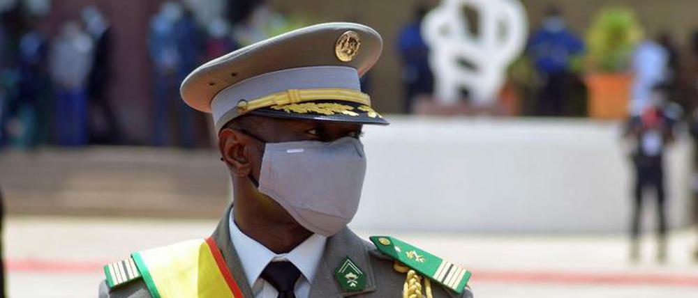 Putschistenführer und Übergangspräsident von Mali, Assimi Goïta, verspricht Wahlen bis Ende März 2024.