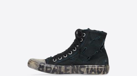 Schon vorm Tragen zerstört - die Turnschuhe von Balenciaga.