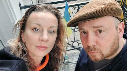 Diana Berg und Yuriy Ghurzy auf seinem Balkon.