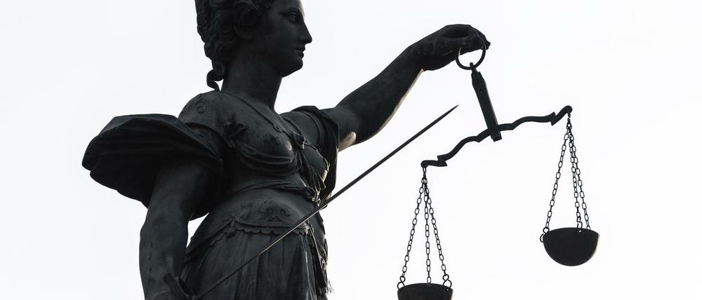 Die Richter ordneten die Unterbringung der Angeklagten in einer psychiatrischen Klinik an.