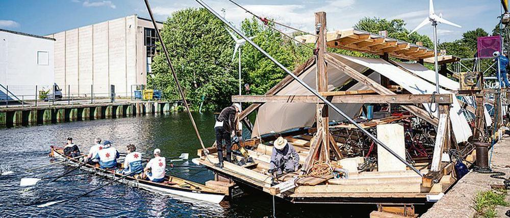 Das Schiff legt ab in Richtung Kassel. Der Ruder-Club Tegelort hilft, so wie unterwegs noch viele anpacken werden.