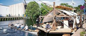 Das Schiff legt ab in Richtung Kassel. Der Ruder-Club Tegelort hilft, so wie unterwegs noch viele anpacken werden. 