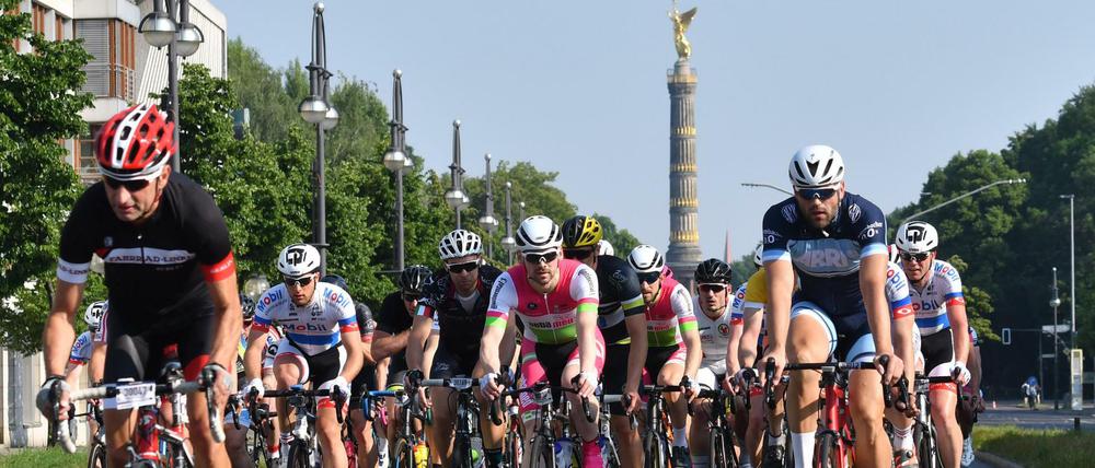 So sah's beim letzten Mal aus: Teilnehmer des damals noch "Velothon" genannten Radrennens im Mai 2018 am Fuße der Siegessäule.