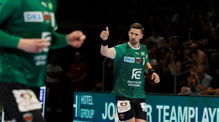 Daumen hoch. Fabian Wiede und die Füchse gewannen am Sonntag gegen Minden