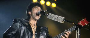 Alec John Such 1993 bei einem Konzert der Band in München.