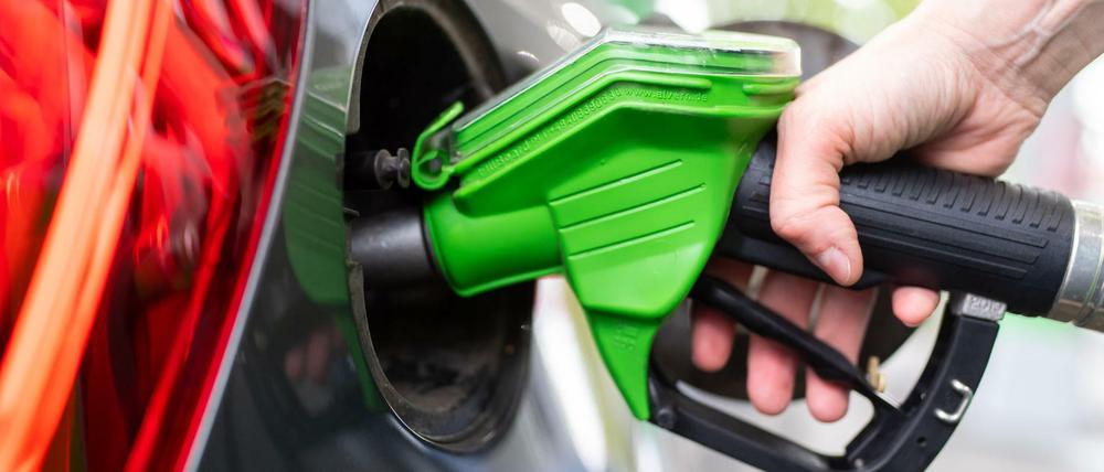 Tanken bleibt auch mit der Einführung des Tankrabatts teuer. 