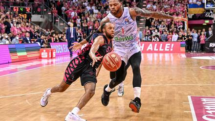 Selbst der beste Schütze an diesem Tag, Parker Jackson-Cartwright (l.) von den Telekom Baskets Bonn, konnte die Niederlage seines Teams nicht mehr verhindern.