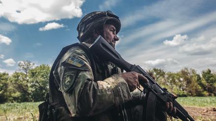 Ein ukrainischer Soldat Ende Mai im Donbass.