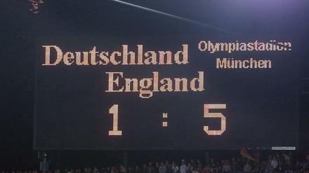 Dokument eines Debakels. Am 1. September 2001 verlor die deutsche Nationalmannschaft in München 1.5 gegen England. 