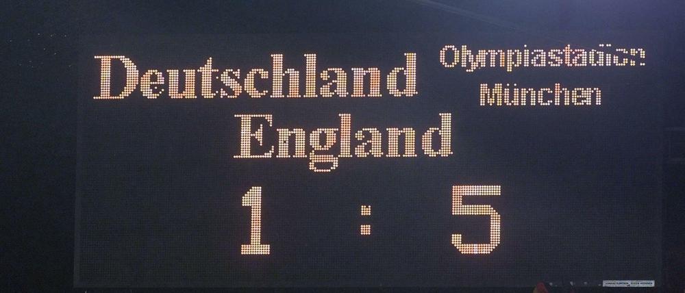 Dokument eines Debakels. Am 1. September 2001 verlor die deutsche Nationalmannschaft in München 1.5 gegen England.