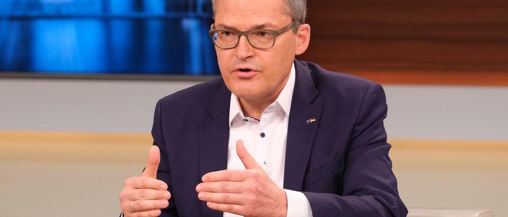 Der CDU-Außenpolitiker Kiesewetter ist der Ansicht, dass die Ukraine gegenwärtig die Werte der EU verteidigt.