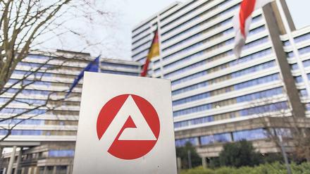 Die Anträge werden bei der Arbeitsagentur gestellt. 1,1 Millionen sind noch nicht abgeschlossen. 