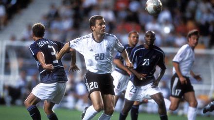 Oliver Bierhoff (im weißen Trikot) war kein begnadeter Techniker, aber er wusste immer, worauf es im Fußball ankommt.