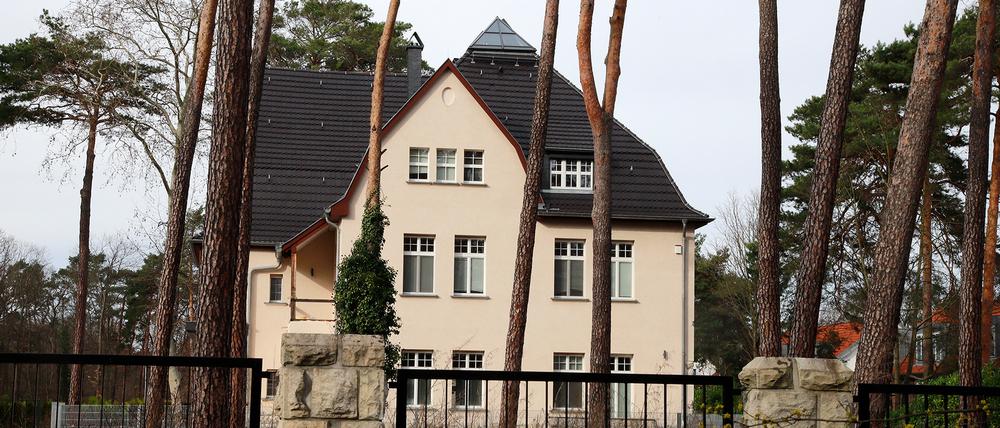 Auf dem Grundstück in Kleinmachnow stehen die Villen, um die nun gestritten wird.