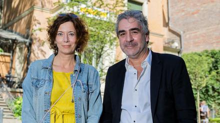 Deniz Yücel und Eva Menasse vor dem Literaturhaus in der Fasanenstraße. Inzwischen gehören über 230 Autorinnen und Autoren zum Berliner Ableger der Schriftstellervereinigung.