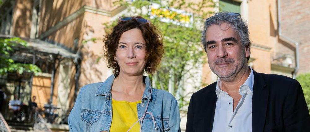 Deniz Yücel und Eva Menasse vor dem Literaturhaus in der Fasanenstraße. Inzwischen gehören über 230 Autorinnen und Autoren zum Berliner Ableger der Schriftstellervereinigung.