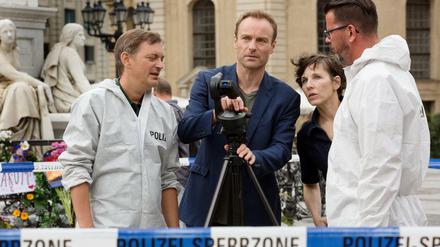 Nominiert als bestes Duo. Karow (Mark Waschke) und Rubin (Meret Becker) mit den Kollegen der Spurensicherung.