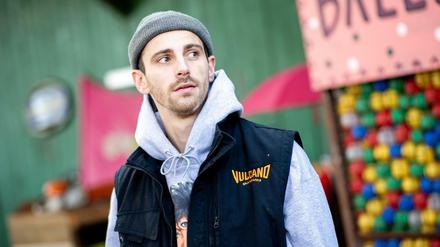 Deutscher Musiker, YouTuber und Geschäftsmann Fynn Kliemann steht auf seinem Hof „Kliemannsland“ im Ortsteil Rüspel bei Bremen.
