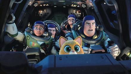 Das Weltraumnarrenschiff. Buzz Lightyear und seine kuriose Crew, inklusive der Katze Sox.