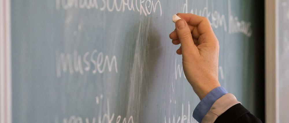 Die Schulen sollen nun selbst entscheiden, wo sie Stunden des Lehrpersonals sparen.