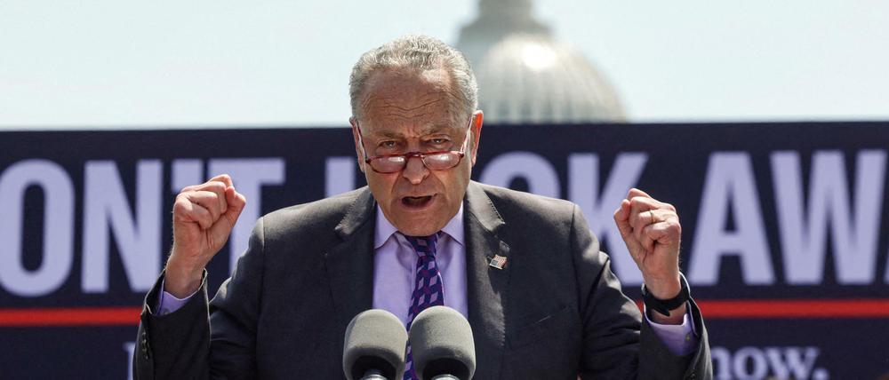Der Mehrheitsführer der US-Demokraten im Senat, Chuck Schumer, teilte die Einigung am Sonntag mit.