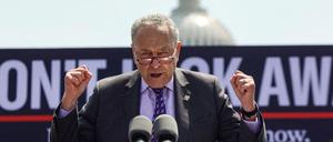 Der Mehrheitsführer der US-Demokraten im Senat, Chuck Schumer, teilte die Einigung am Sonntag mit.