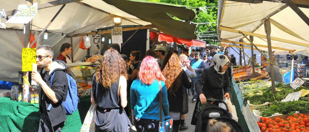 Der Wochenmarkt am Maybachufer in Berlin-Neukölln.