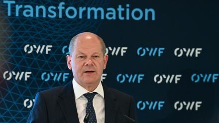 Bundeskanzler Olaf Scholz gab sich zu Beginn des ostdeutschen Wirtschaftsforums selbstkritisch.
