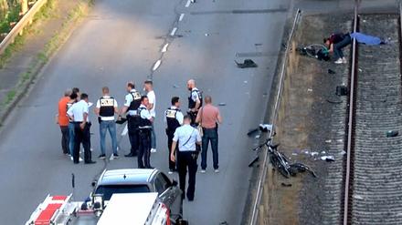 Einsatzkräfte der Polizei am Ort des Geschehens in Mannheim 