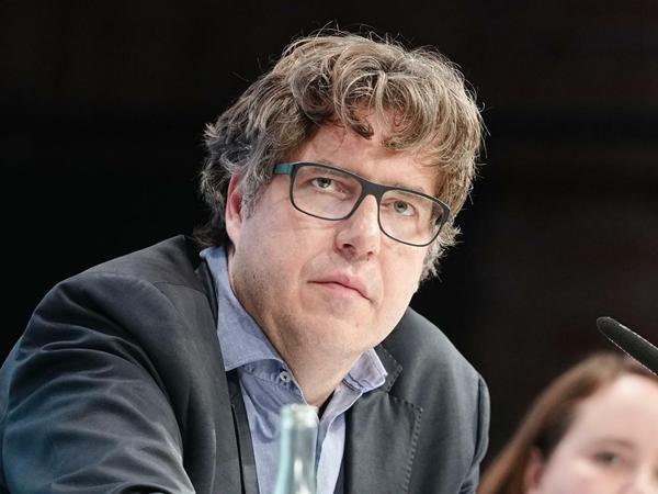 Verweist auf eine Überkapazität von Benzin und Diesel: der Parlamentarische Staatssekretär im Bundeswirtschaftsministerium, Michael Kellner (Grüne).