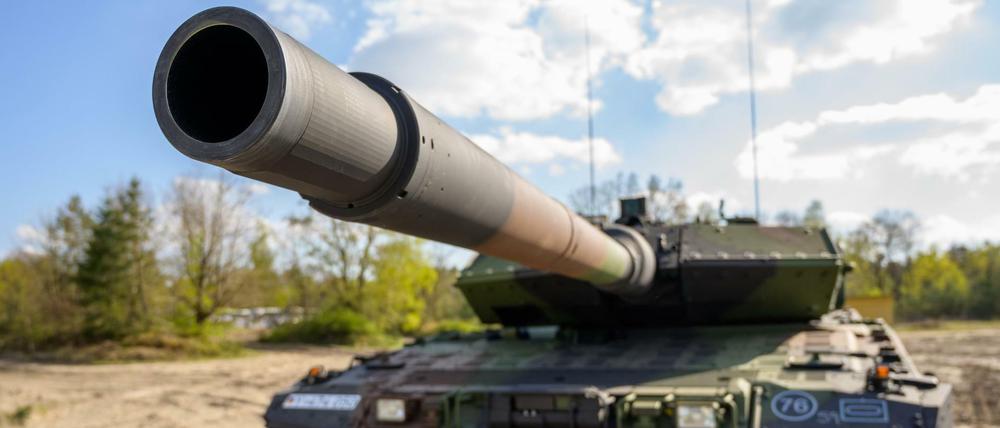 Ein Kampfpanzer der Bundeswehr vom Typ Leopard 2 (Archivbild) 