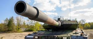 Ein Kampfpanzer der Bundeswehr vom Typ Leopard 2 (Archivbild) 