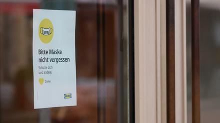 Ein Hinweis auf Maskenpflicht.