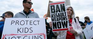 emKinder schützen, nicht Waffen: Demonstranten in Washington, USA fordern schärfere Waffengesetzte.