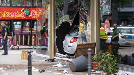 Der Amokfahrer raste schließlich in einen Laden in der Marburger Straße Ecke Tauentzienstraße in Berlin-Charlottenburg.