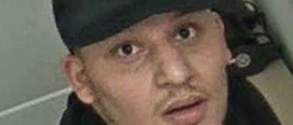 Im vergangenen November waren die drei Unbekannten in die Bankfiliale in der Uhlandstraße 9 eingebrochen.