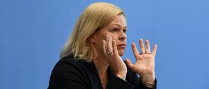Bundesinnenministerin Nancy Faeser (SPD) bei einer Pressekonferenz im Juni. 