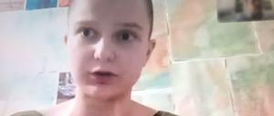 Die russische Künstlerin Julia Zwetkowa während eines Video-Chats mit einem dpa-Korrespondenten am 16.07.2020. (Archivbild)