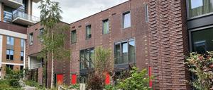 De Groene Kaap des Rotterdamer Architekturbüros Massa, das Koos Kok gegründet hat. Die Dachgartenlandschaft, die scheinbar ebenerdig liegt, hat das Büro LOLA geschaffen. Aber unter den Gärten befinden sich drei Stockwerke Parkhaus.