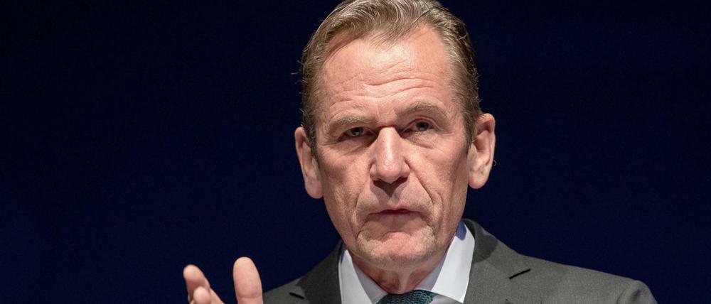 Mathias Döpfner wird von der "Bild"-Redakteurin Basad hart angegangen. Er sei vor "woken Aktivisten" eingeknickt.