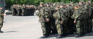 Geplant sind unter anderem 1.000 Dienststellen für ein Logistik-Bataillon und 200 Stellen für eine Feldjäger-Kompanie. (Archivbild Reservistenausbildung)