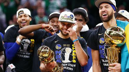 Wieder ganz oben. Stephen Curry (links) and Klay Thompson (r.) freuen sich.